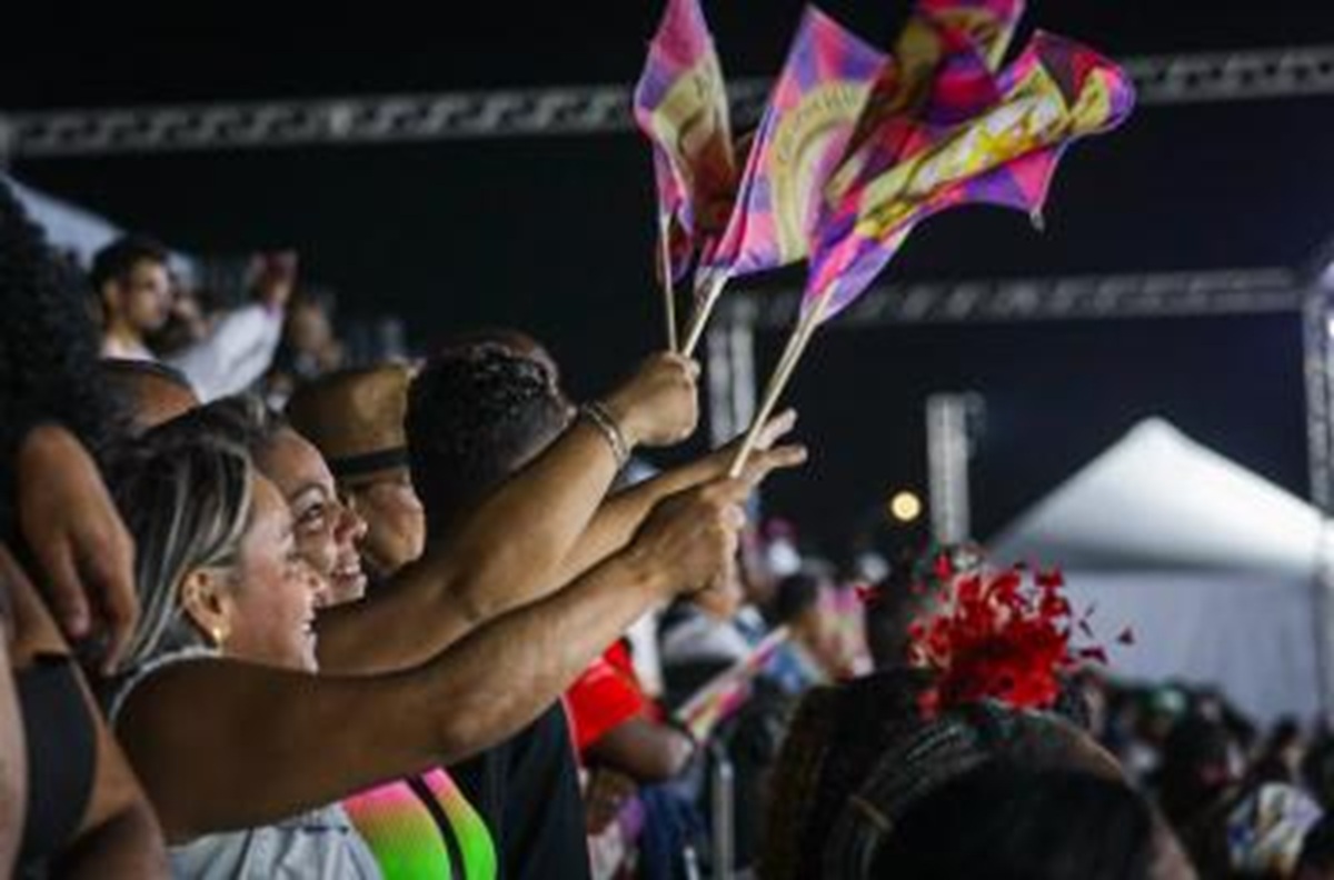 ENREDOS DO CARNAVAL 2027 GANHAM FORÇA